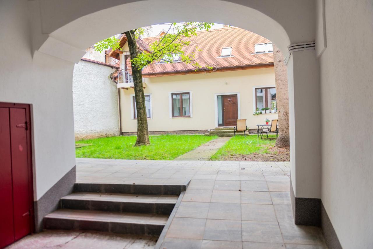 Apartment Poarta Schei 18