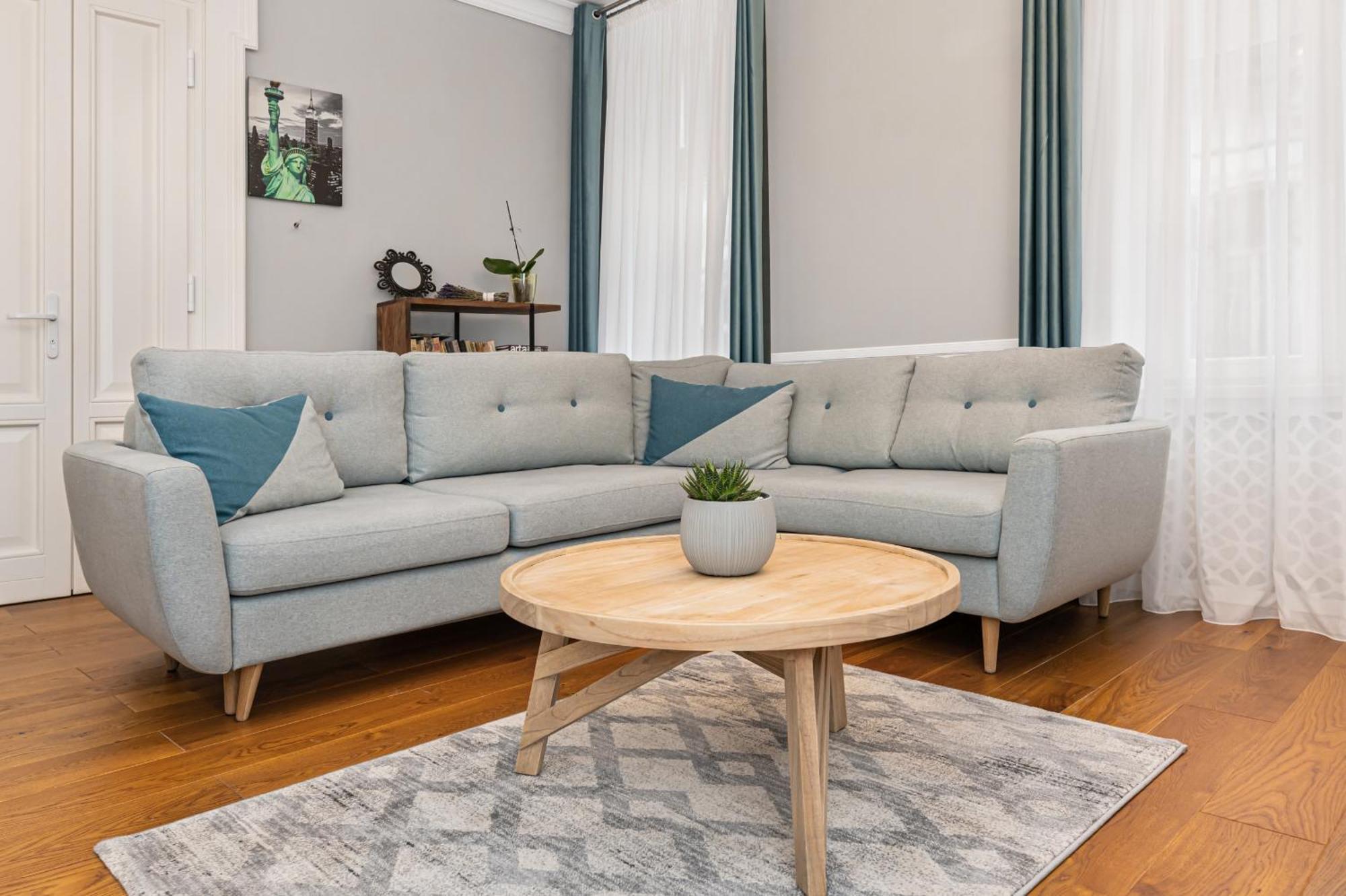 Apartment Poarta Schei 18