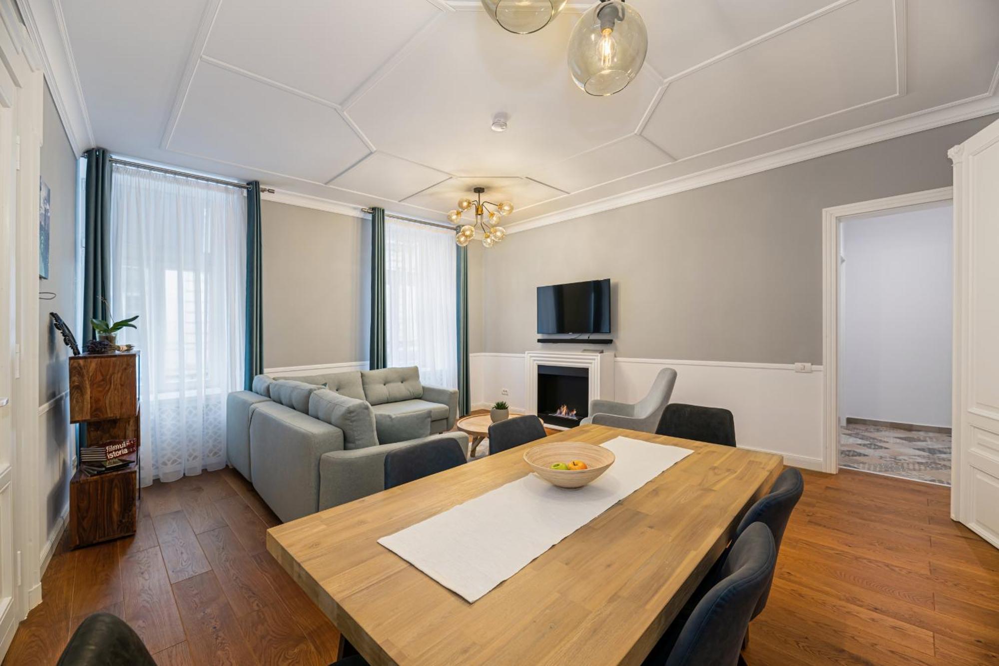 Apartment Poarta Schei 18